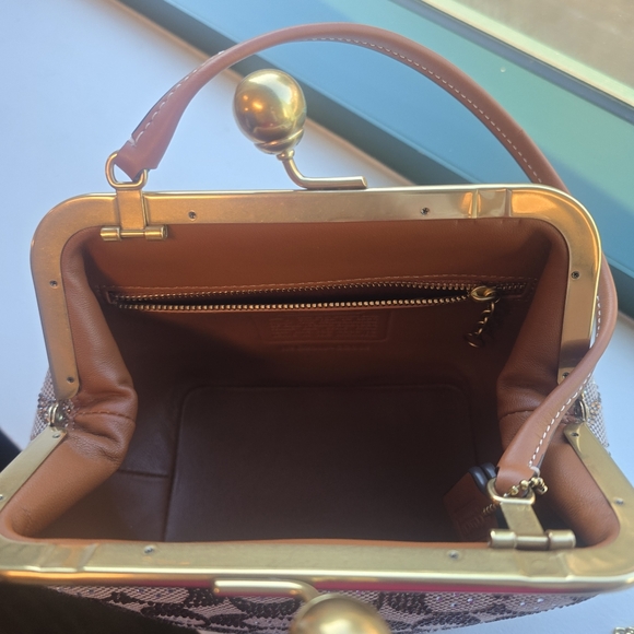 Coach Kisslock Frame Bag 16 In Crystal Signature Jacquard-NWOT - Picture 3 of 14